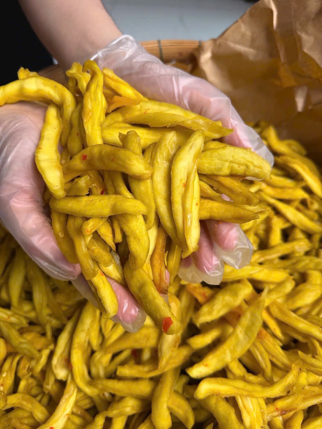 Vietnamese Dried Green Mango Chili Salt 300g