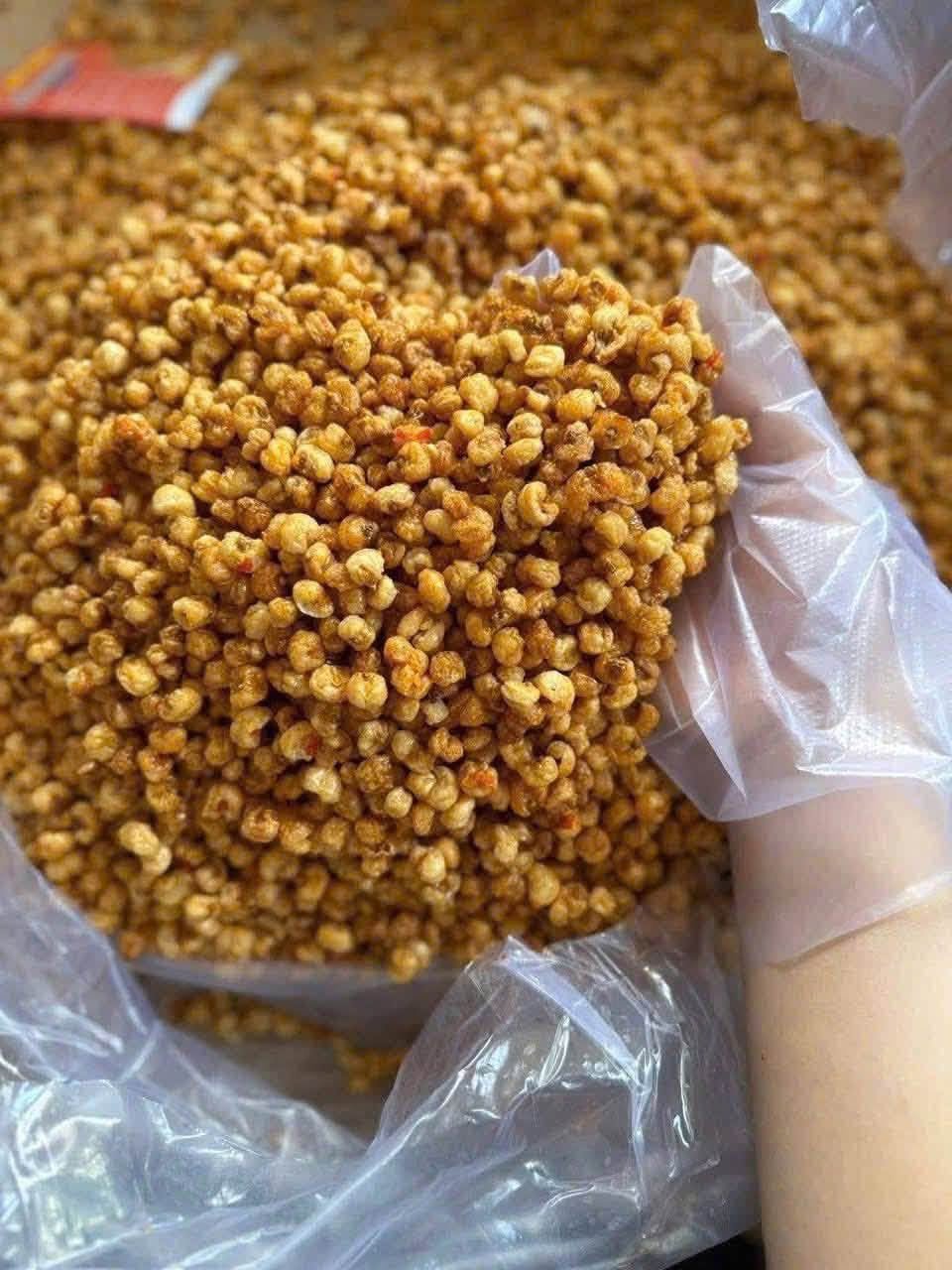 Vietnamese Chili Fish Sauce Corn Snack made with crispy roasted corn and savory spicy fish sauce seasoning, 300g